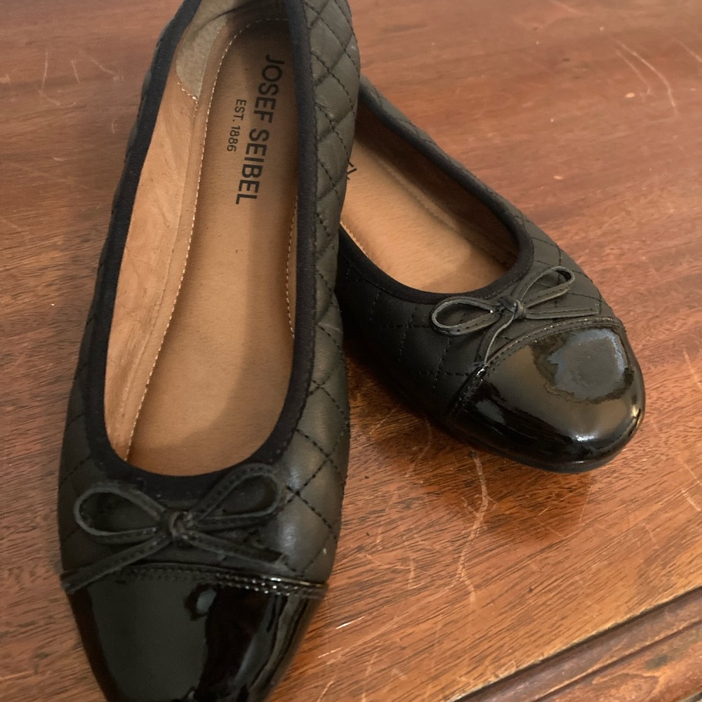 Black ballet flats